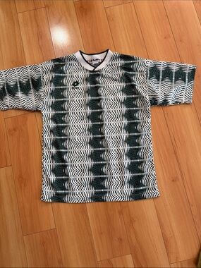 Vintage Lotto Italia Men’s Short-Sleeve Patterned Soccer Jersey Green and White